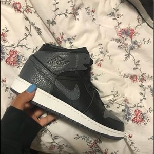 nike black and grey jordan’s
